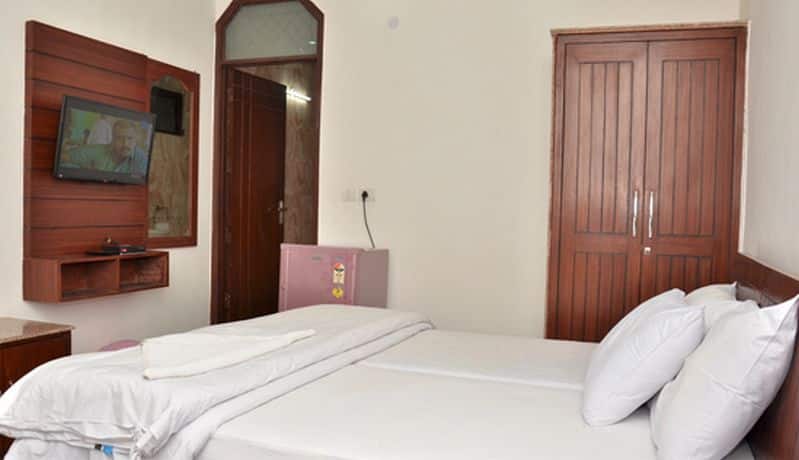 TG Stays Sarita Vihar, New Delhi 3